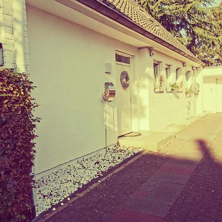 Maison Blanche - das gemütliche Garten-Apartment zwischen Köln und Düsseldorf Grevenbroich Exterior foto